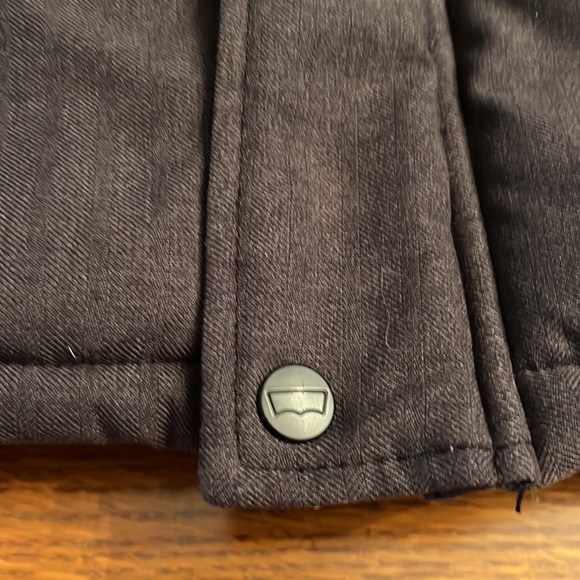 Levi’s Puffer Vest (Size M) - Picture 4 of 12